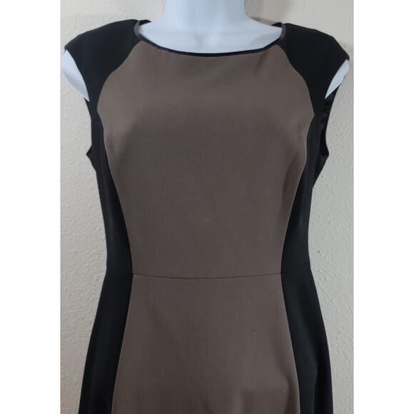T Tahari Black Brown Color Block Sheath Dress 2 Lightweight Capped Sleeves Soft - Picture 6 of 6